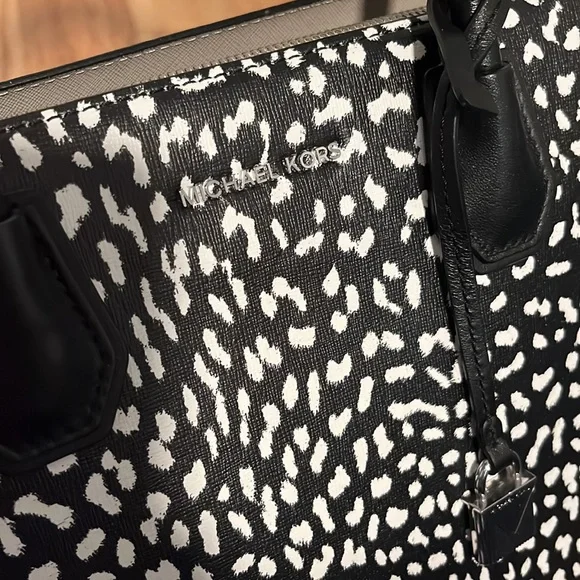 Michael Kors Mercer Leather Tote - Picture 4 of 10
